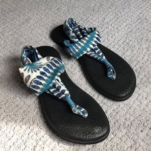 ❗️Sale❗️Motivated! Gently used comfy Sanuk sandals